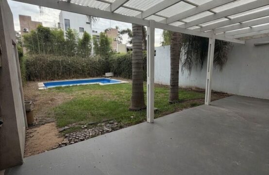 Casa 3 dormitorios con pileta &#8211; Pje Ambato 700 bis