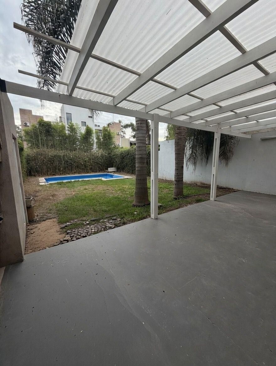 Casa 3 dormitorios con pileta &#8211; Pje Ambato 700 bis