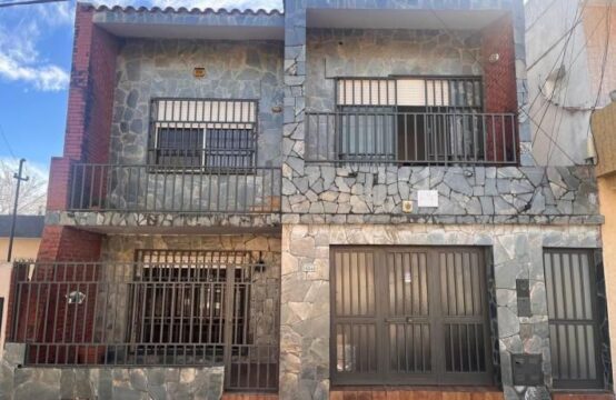 Casa de 4 dormitorios con gran patio &#8211; Marcos Paz 6946