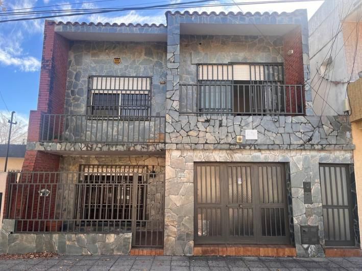 Casa de 4 dormitorios con gran patio &#8211; Marcos Paz 6946